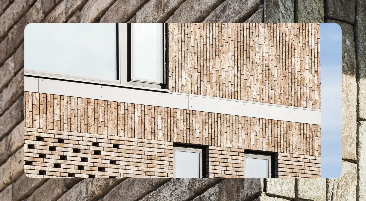 Dettaglio di un edificio moderno con mattoni faccia a vista restaurati, finestre e un cielo azzurro.